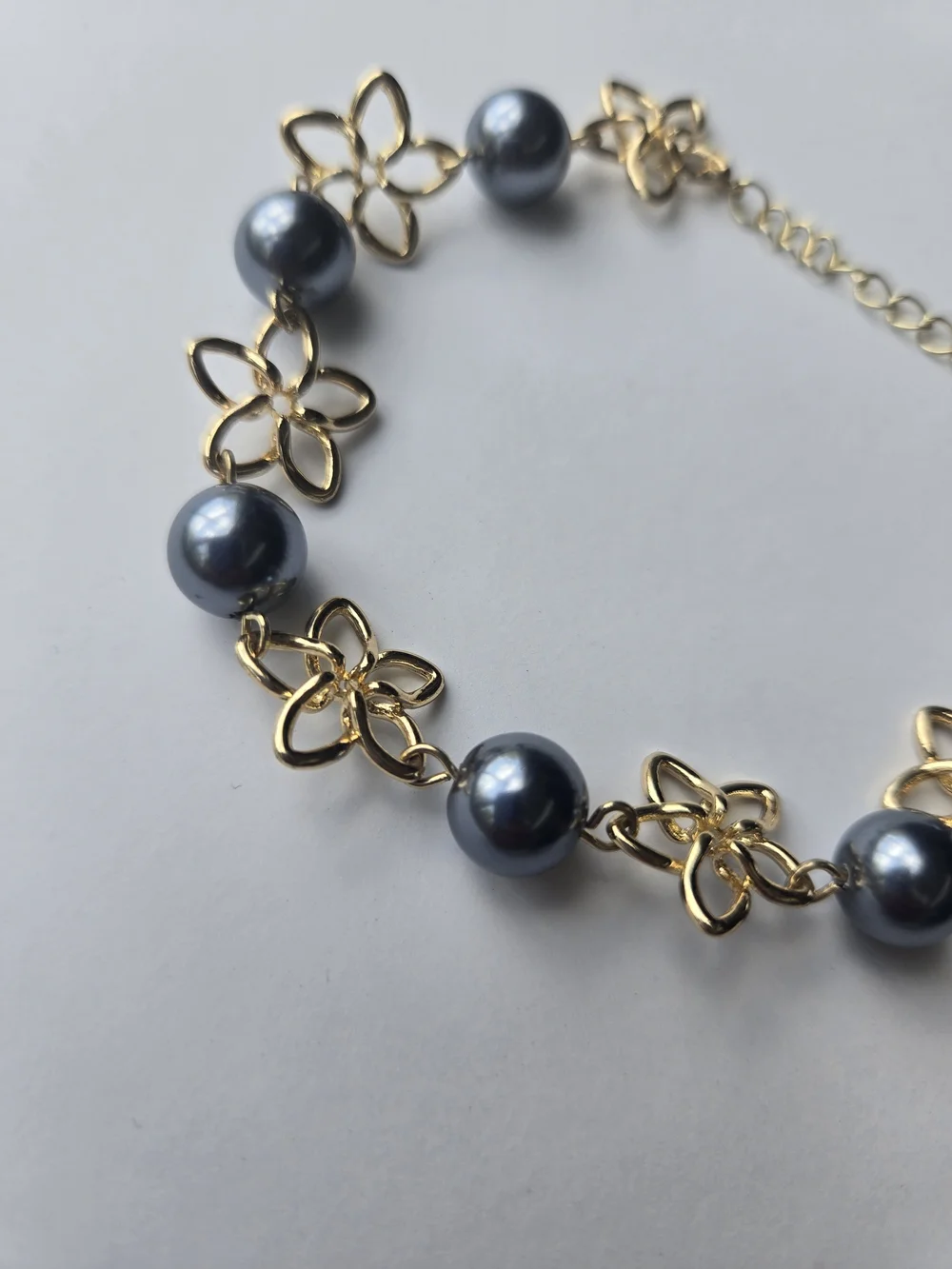 Chic Tropical Plumeria & Slate Grey Faux Pearl Fashion Bracelet